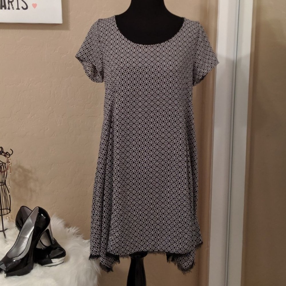 3/$20 / Socialite/ BLK & WHT Dress